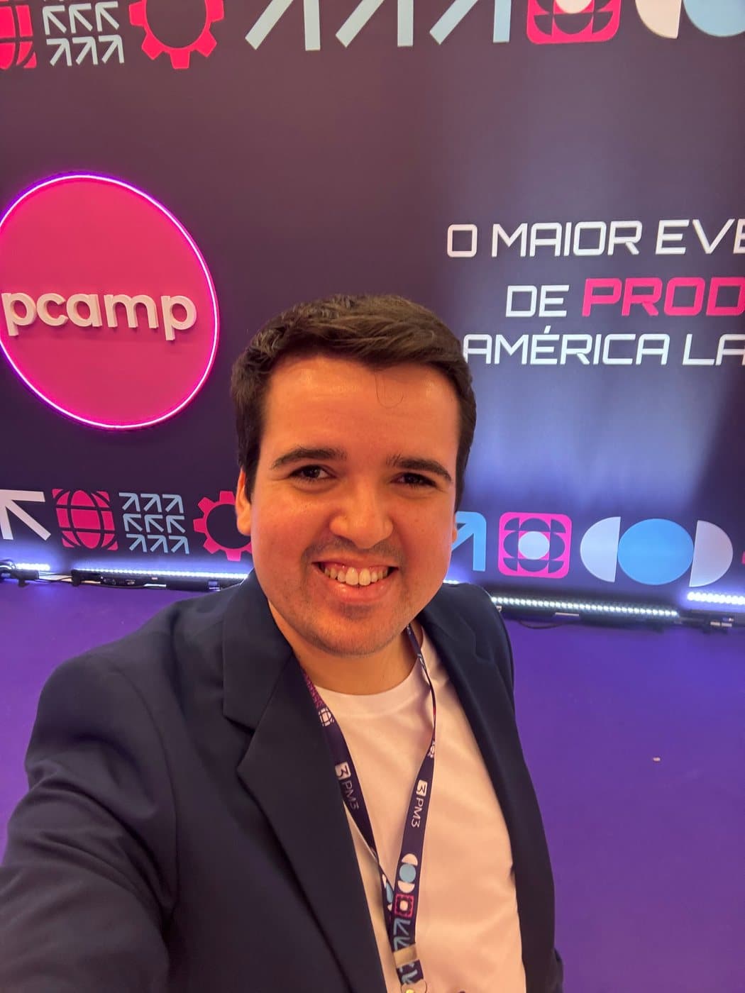 Tiago Costa speaking on stage at Startup Summit